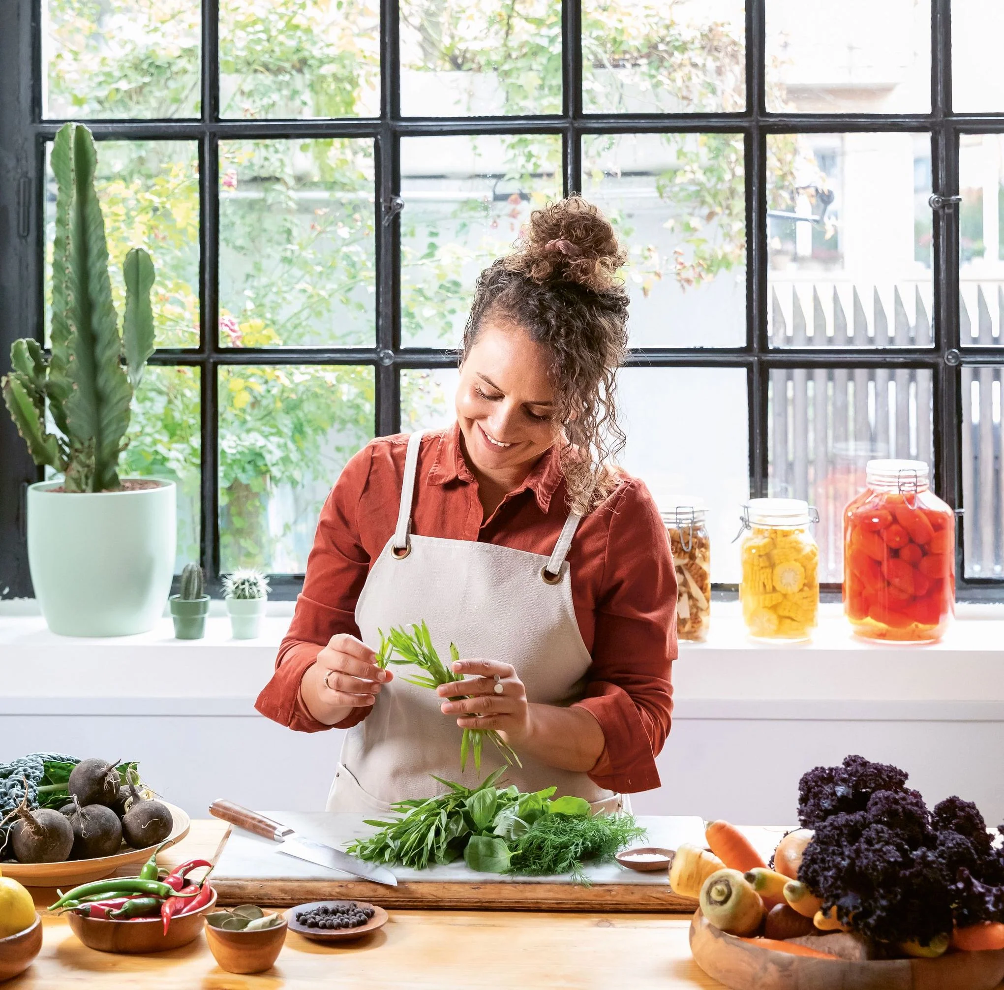 Zineb Hattab, 1re cheffe étoilée Michelin vegan en Suisse, incarne le renouveau de la cuisine végétale avec KLE et DAR