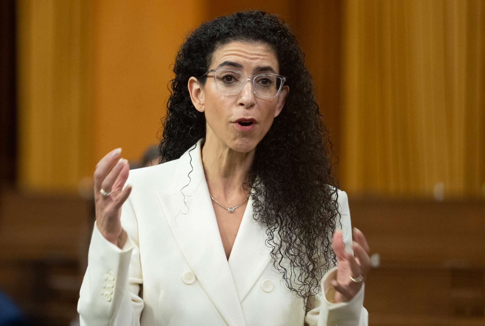 Rachel Bendayan a été nommée ministre de l’Immigration, un rôle stratégique dans la gestion des flux migratoires et l’intégration au Canada.